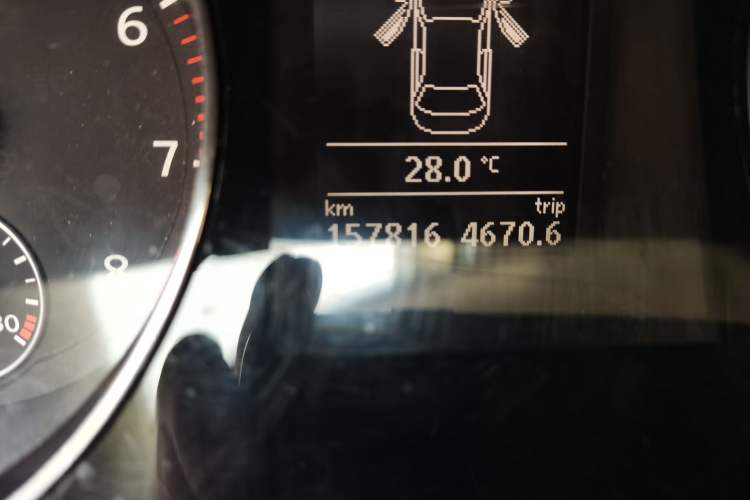 Used Volkswagen Magotan 2012 1.8TSI Luxury Model Odometer Close Up