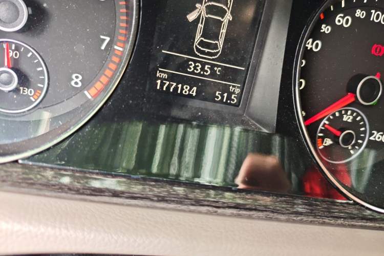 Used Volkswagen Magotan 2012 1.8TSI Prestige Model Odometer Close Up