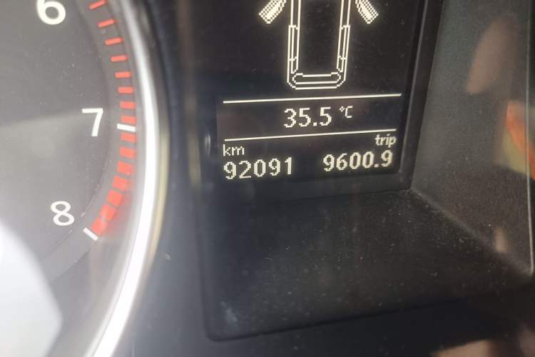 Used Volkswagen Magotan 2012 Travel Edition 2.0 TSI Comfort Version Odometer Close Up