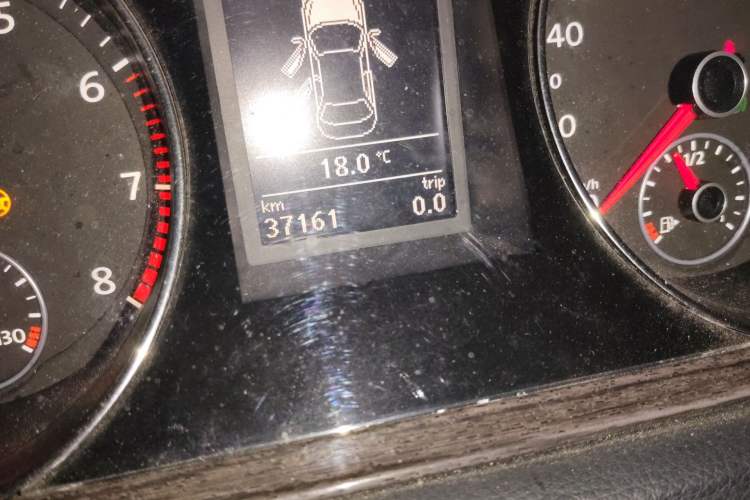 Used Volkswagen Magotan 2012 Revised Version 2.0 TSI Supreme Edition Odometer Close Up