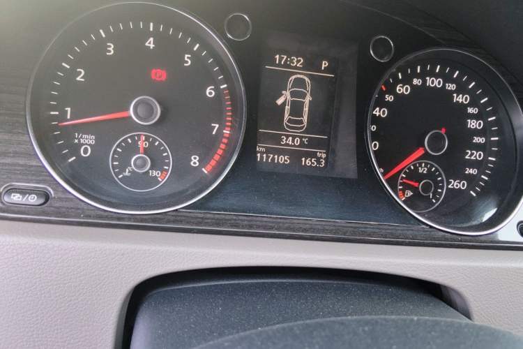 Used Volkswagen Magotan 2012 Facelift 1.8TSI Prestige Model Odometer Close Up