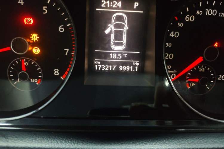 Used Volkswagen Magotan 2012 1.8TSI Prestige Model Odometer Close Up