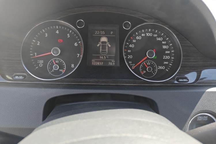 Used Volkswagen Magotan 2012 Facelift 1.8TSI Prestige Model Odometer Close Up