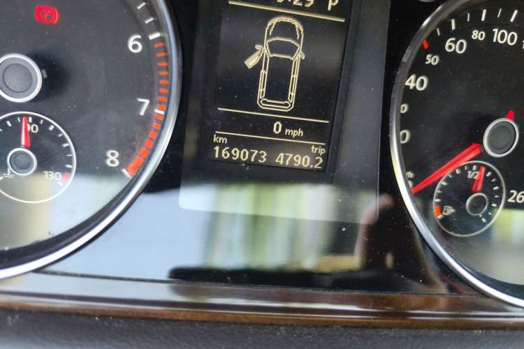 Used Volkswagen Magotan 2012 Travel Edition 2.0 TSI Comfort Version Odometer Close Up