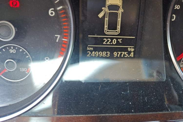 Used Volkswagen Magotan 2012 Travel Edition 2.0 TSI Comfort Version Odometer Close Up
