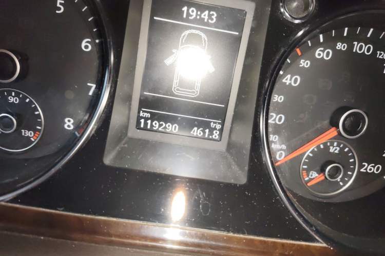 Used Volkswagen Magotan 2012 Travel Edition 2.0 TSI Comfort Version Odometer Close Up