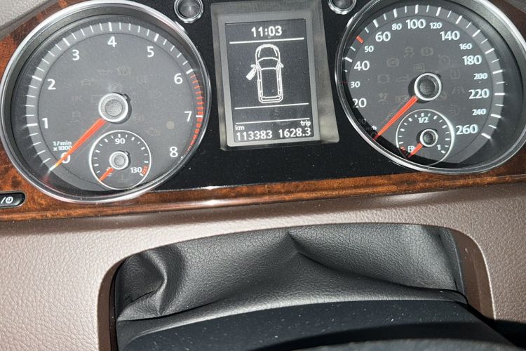 Used Volkswagen Magotan 2012 Travel Edition 2.0 TSI Comfort Version Odometer Close Up