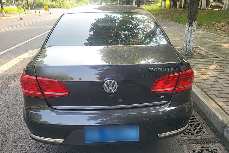 Used Volkswagen Magotan 2012 Revised Version 2.0 TSI Luxury Edition Rear