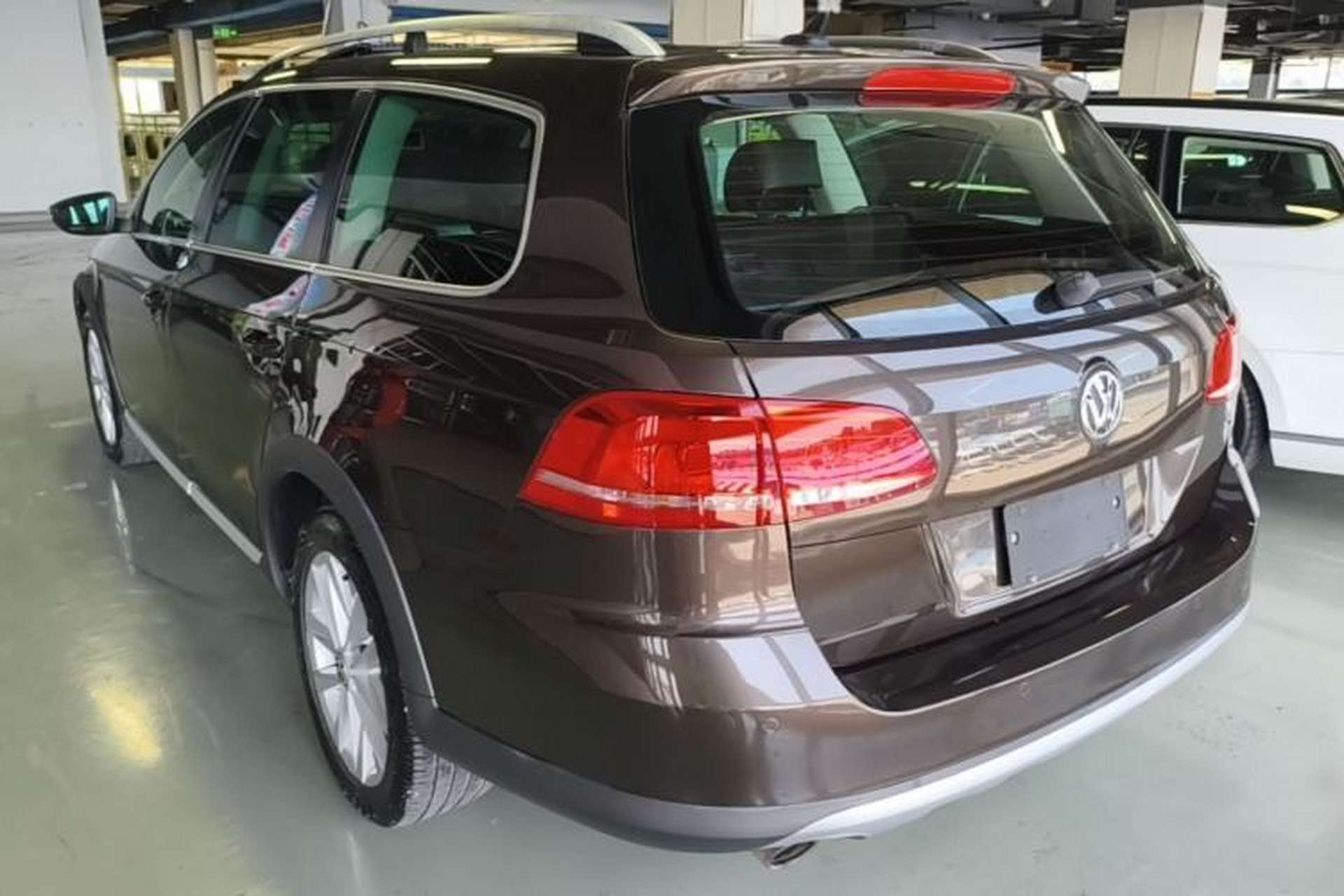 Used Volkswagen Magotan 2012 Travel Edition 2.0 TSI 4x4 Comfort Version Rear Left 45 Deg