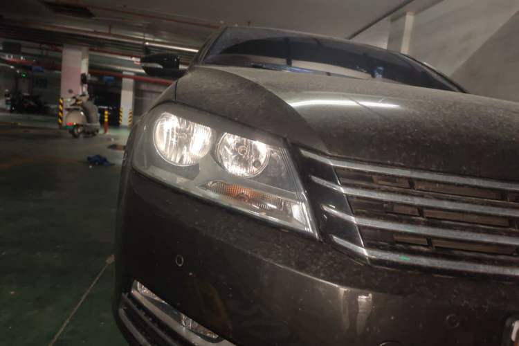Used Volkswagen Magotan 2012 Travel Edition 2.0 TSI Comfort Version Right Front Headlight