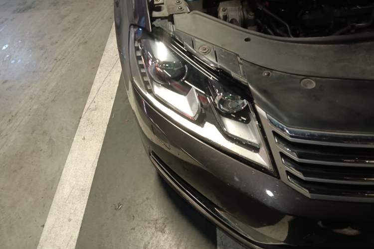 Used Volkswagen Magotan 2012 Revised 1.8TSI Luxury Version Right Front Headlight