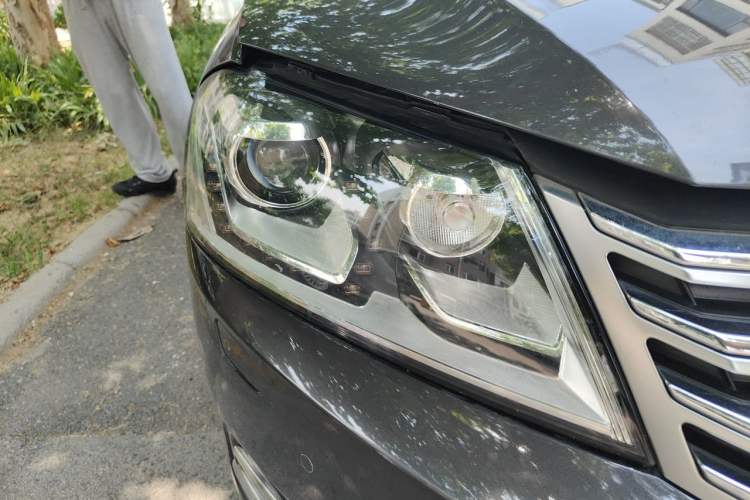 Used Volkswagen Magotan 2012 1.8TSI Luxury Model Right Front Headlight