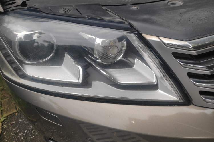 Used Volkswagen Magotan 2012 Facelift 1.8TSI Prestige Model Right Front Headlight