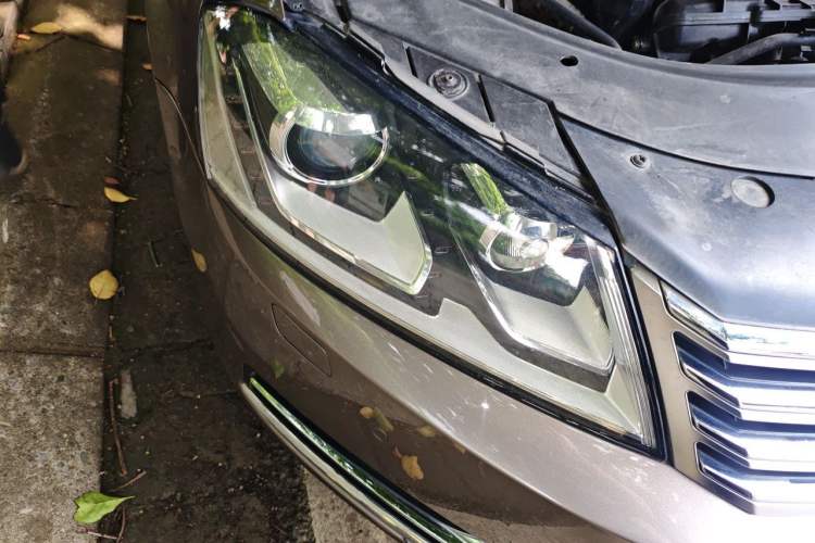 Used Volkswagen Magotan 2012 1.8TSI Prestige Model Right Front Headlight