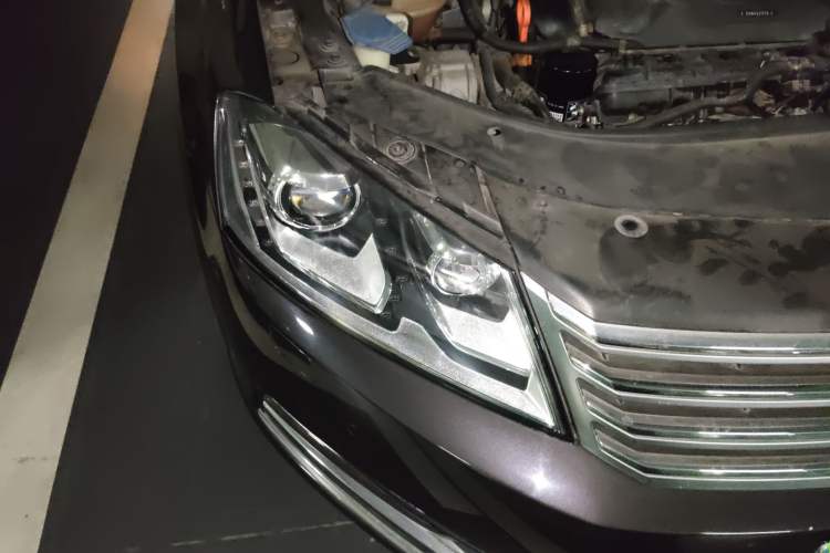 Used Volkswagen Magotan 2012 Revised Version 2.0 TSI Supreme Edition Right Front Headlight