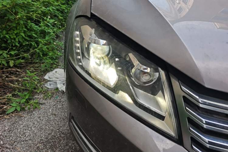 Used Volkswagen Magotan 2012 1.8TSI Luxury Model Right Front Headlight