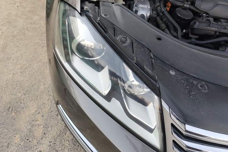 Used Volkswagen Magotan 2012 Facelift 1.8TSI Prestige Model Right Front Headlight