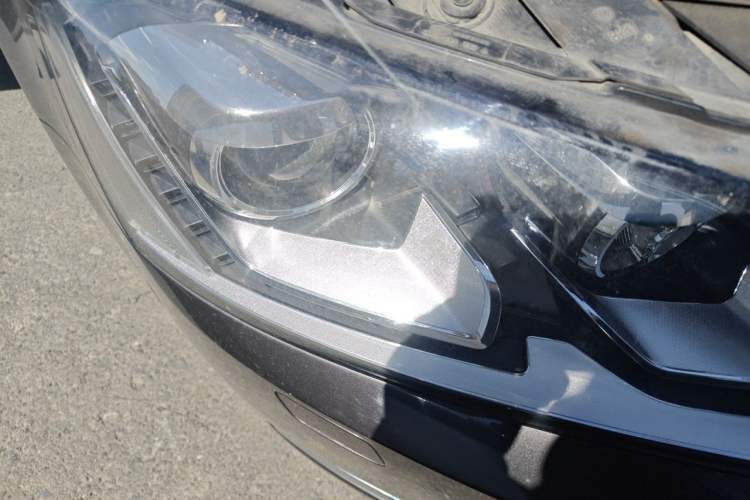 Used Volkswagen Magotan 2012 Facelift 1.8TSI Prestige Model Right Front Headlight