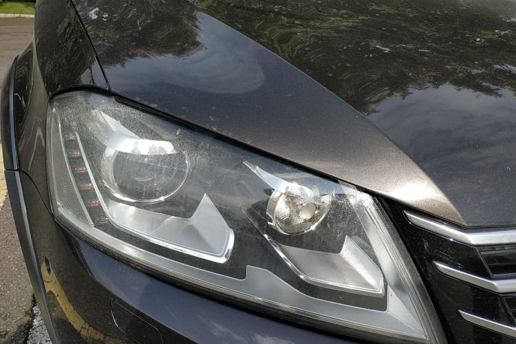 Used Volkswagen Magotan 2012 Travel Edition 2.0 TSI Four-Wheel Drive Luxury Version Right Front Headlight