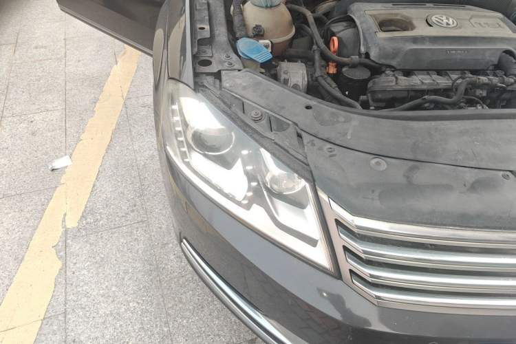 Used Volkswagen Magotan 2012 2.0 TSI Prestige Edition Right Front Headlight