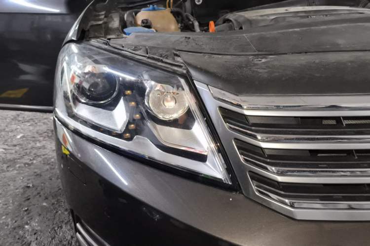 Used Volkswagen Magotan 2012 Revised Version 2.0 TSI Supreme Edition Right Front Headlight
