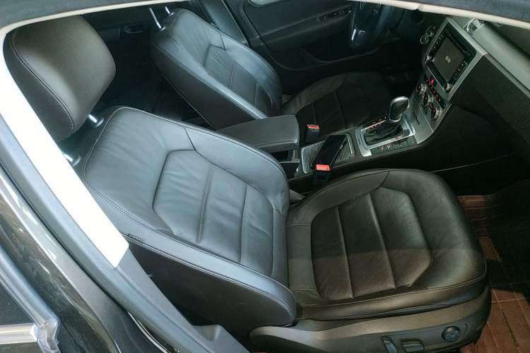Used Volkswagen Magotan 2012 Travel Edition 2.0 TSI 4x4 Comfort Version Right Front Seat
