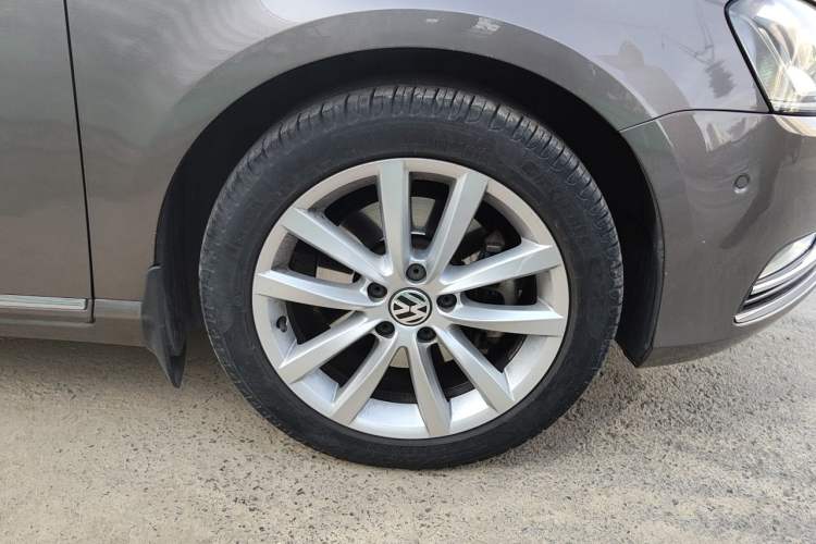 Used Volkswagen Magotan 2012 Facelift 1.8TSI Prestige Model Right Front Wheel Hub