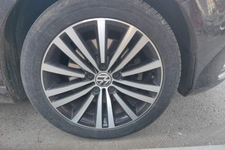 Used Volkswagen Magotan 2012 3.0 FSI Flagship Edition Right Front Wheel Hub