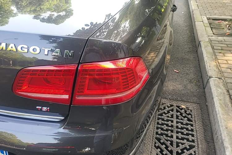 Used Volkswagen Magotan 2012 Revised Version 2.0 TSI Luxury Edition Right Rear Taillight