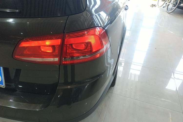 Used Volkswagen Magotan 2012 Travel Edition 2.0 TSI 4x4 Comfort Version Right Rear Taillight