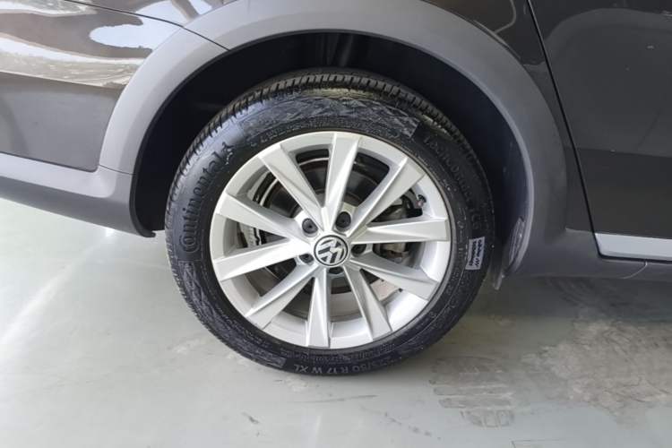 Used Volkswagen Magotan 2012 Travel Edition 2.0 TSI 4x4 Comfort Version Right Rear Wheel Hub