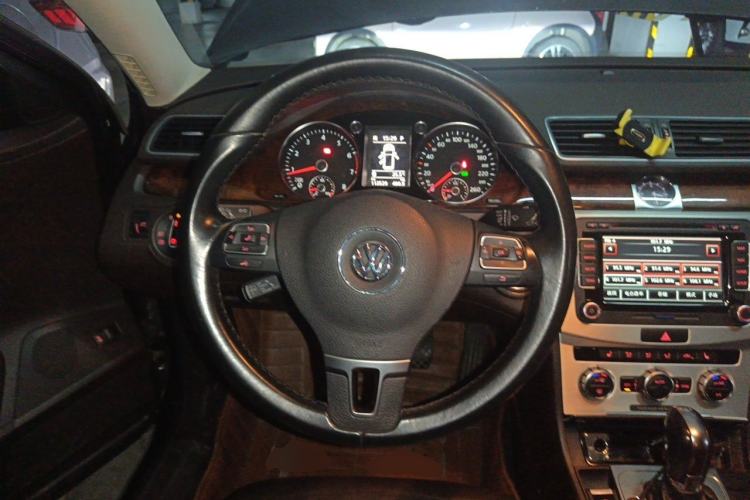 Used Volkswagen Magotan 2012 Travel Edition 2.0 TSI Luxury Version Steering Wheel