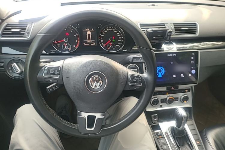 Used Volkswagen Magotan 2012 Revised Version 2.0 TSI Luxury Edition Steering Wheel