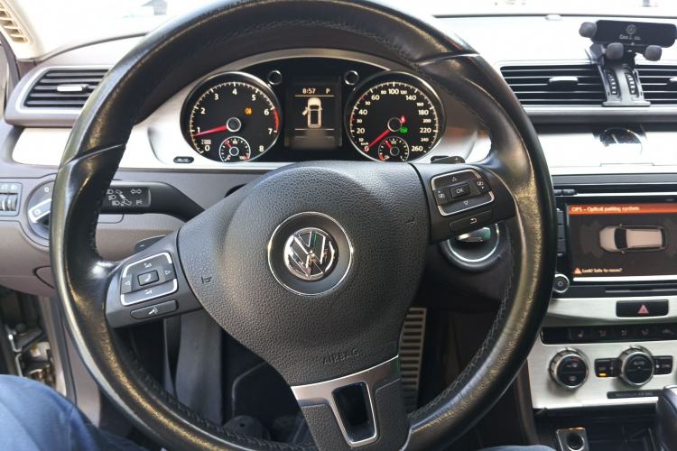 Used Volkswagen Magotan 2012 Travel Edition 2.0 TSI 4x4 Comfort Version Steering Wheel