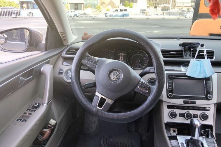 Used Volkswagen Magotan 2012 Facelift 1.8TSI Prestige Model Steering Wheel