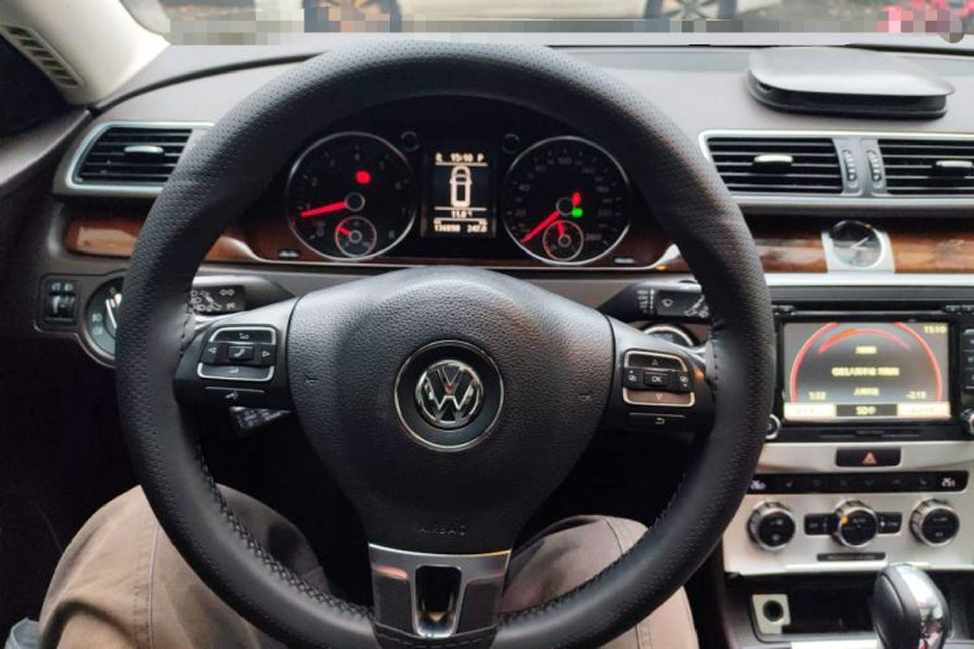 Used Volkswagen Magotan 2012 Travel Edition 2.0 TSI Comfort Version Steering Wheel