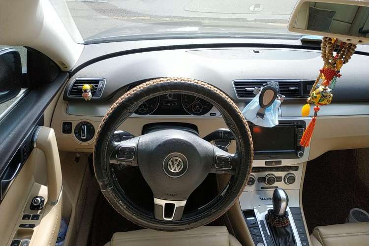 Used Volkswagen Magotan 2012 Travel Edition 2.0 TSI Four-Wheel Drive Luxury Version Steering Wheel