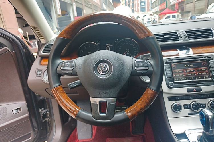Used Volkswagen Magotan 2012 Travel Edition 2.0 TSI Luxury Version Steering Wheel