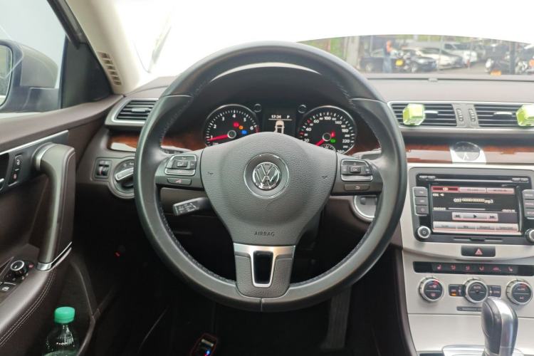 Used Volkswagen Magotan 2012 Travel Edition 2.0 TSI Comfort Version Steering Wheel