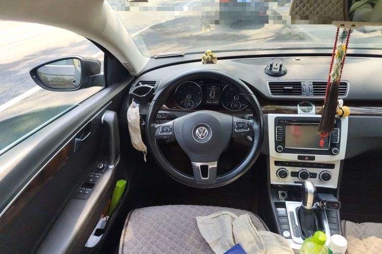 Used Volkswagen Magotan 2012 Travel Edition 2.0 TSI Comfort Version Steering Wheel