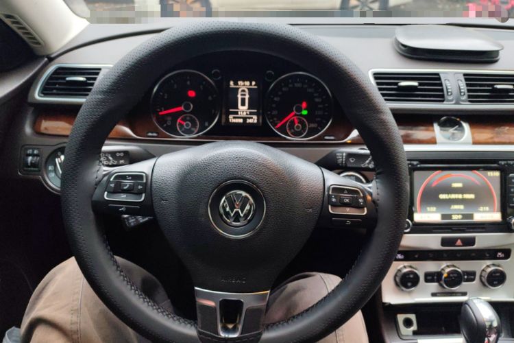 Used Volkswagen Magotan 2012 Travel Edition 2.0 TSI Comfort Version Steering Wheel