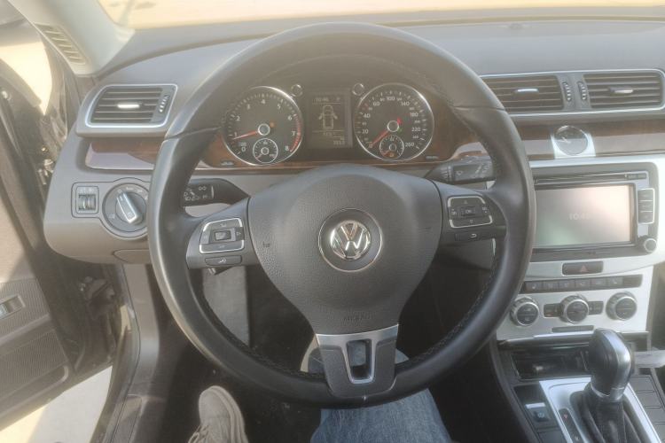 Used Volkswagen Magotan 2012 Travel Edition 2.0 TSI Comfort Version Steering Wheel