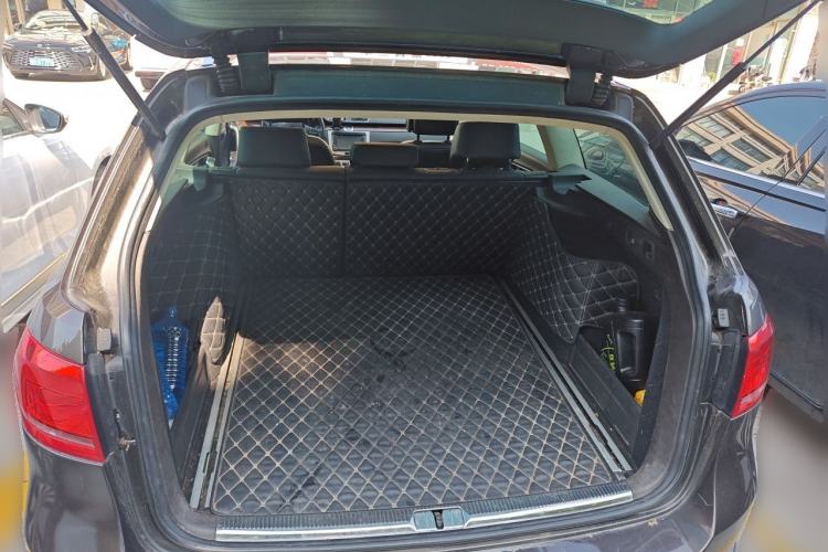 Used Volkswagen Magotan 2012 Travel Edition 2.0 TSI Comfort Version Trunk