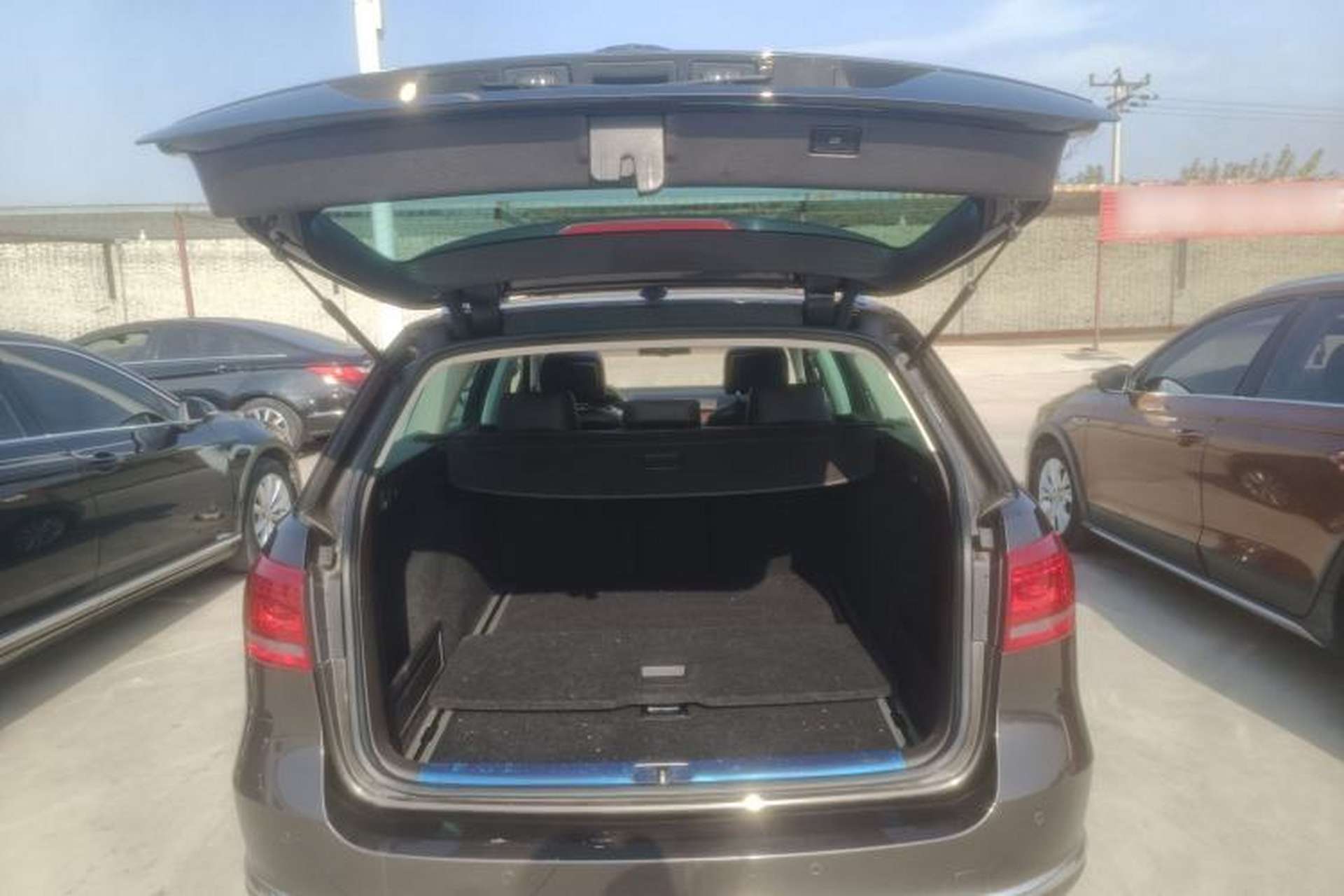 Used Volkswagen Magotan 2012 Travel Edition 2.0 TSI Comfort Version Trunk