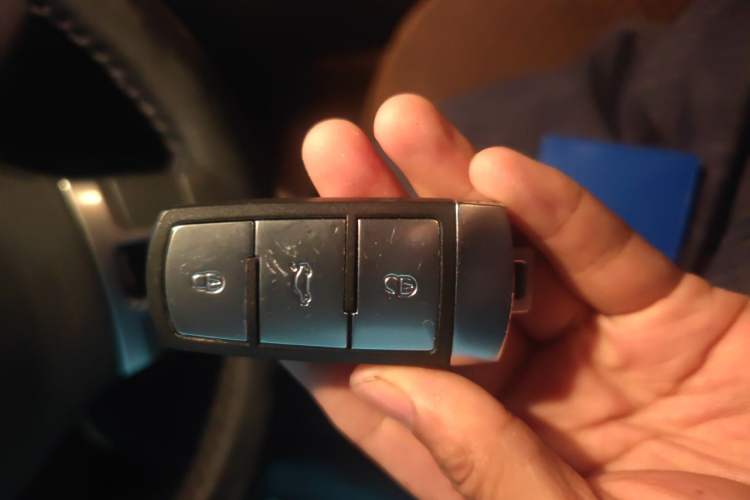 Used Volkswagen Magotan 2012 Travel Edition 2.0 TSI Comfort Version Vehicle Key