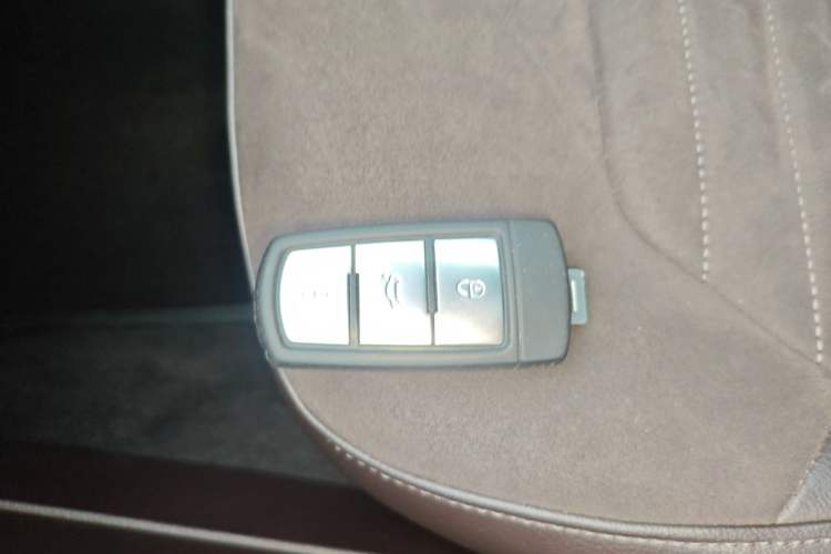Used Volkswagen Magotan 2012 Travel Edition 2.0 TSI Comfort Version Vehicle Key
