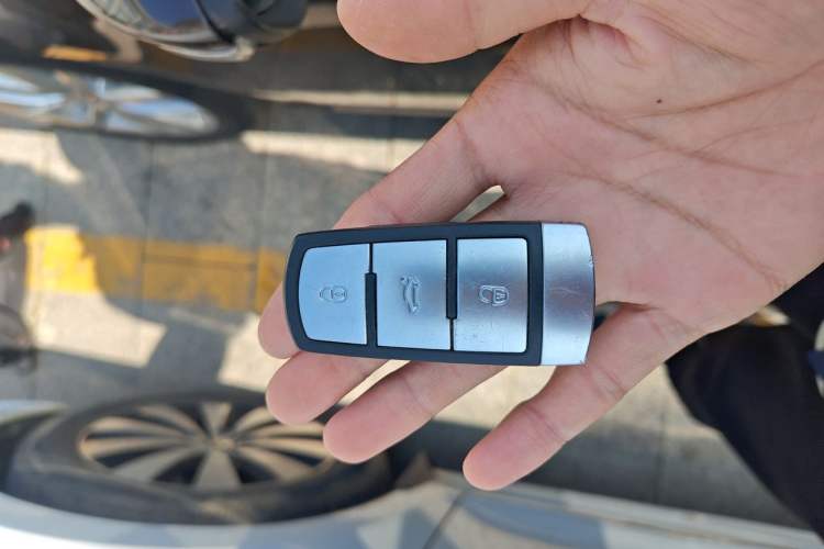 Used Volkswagen Magotan 2012 Travel Edition 2.0 TSI Comfort Version Vehicle Key
