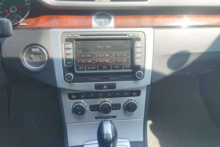 Used Volkswagen Magotan 2012 Travel Edition 2.0 TSI Luxury Version Audio And AC Panel