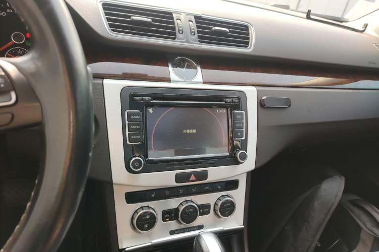 Used Volkswagen Magotan 2012 Travel Edition 2.0 TSI Comfort Version Audio And AC Panel