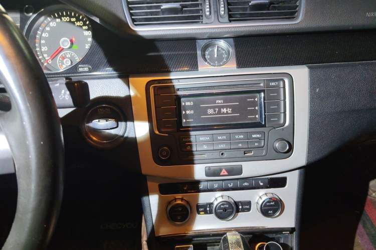 Used Volkswagen Magotan 2012 Revised 1.8TSI Luxury Version Audio And AC Panel